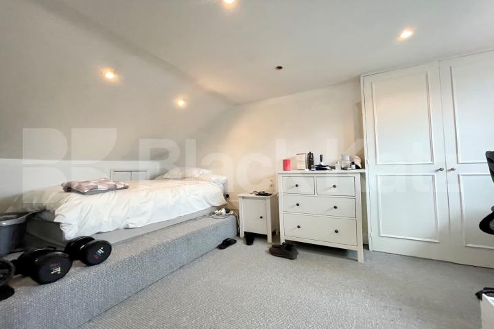 Triplex period house offering 1430 Sq. Ft. of living & entertaining space Khyber Road, Clapham Junction